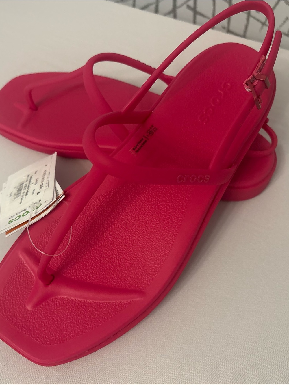 CROCS Women's Hot Pink Slingback Sandals - Picture 5 of 8